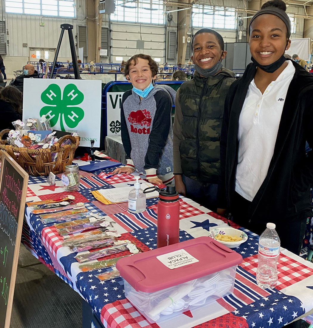 4-H group with the Double 8 Alpaca & Llama Ranch